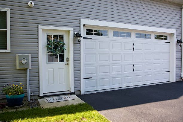 24/7 Emergency Garage Door Panel Replacement experts in Parkston, SD